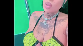 Can u hold me tight pretty plzzzzz