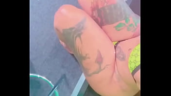 Can u hold me tight pretty plzzzzz