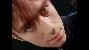 Difuminar chicas y chicos cogiendo parklife