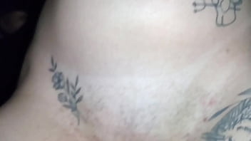 Levei minha esposa e a minha namorada para chupar rola no gloryhole parte 2