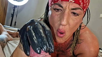 Danaxmuscles busts and deepthroats a big cock