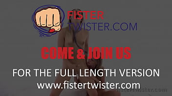 Fistertwister two hot blondes