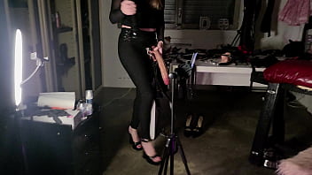 J'éduque un nouveau soumis à l'anal en virtuel