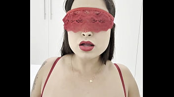 Burguesa com o corpo molhadinho