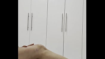 Burguesa com o corpo molhadinho