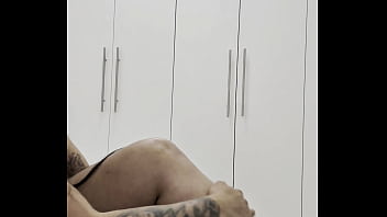 Burguesa com o corpo molhadinho