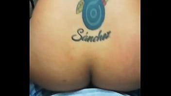 Matando su gusano con mi gran culo