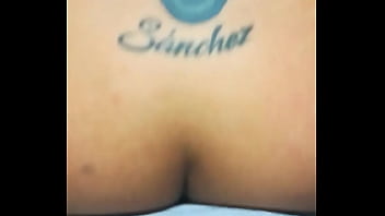 Matando su gusano con mi gran culo