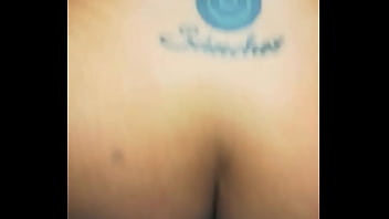 Matando su gusano con mi gran culo