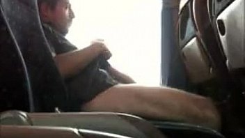 Punhetando No Busao thumbnail