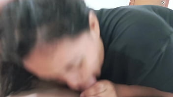 Hermanastra me enseña a follar con condón termina quitándome el condón para correrme dentron