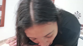 Hermanastra me enseña a follar con condón termina quitándome el condón para correrme dentron