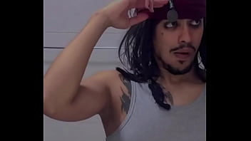 Indo pros perigos noturnos com uma versão calorenta do capitão ️