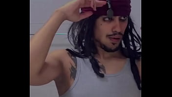 Indo pros perigos noturnos com uma versão calorenta do capitão ️