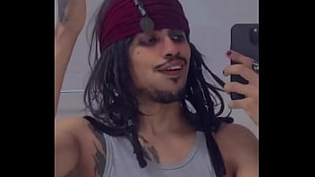 Indo pros perigos noturnos com uma versão calorenta do capitão ️