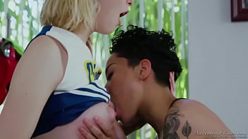 Girls kissing girls vol 21