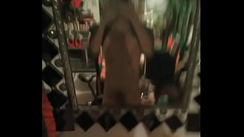 Sacudiendo La Verga thumbnail