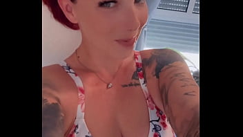 Mittagspause ich lieg nackt und warte auf deine nachricht wie wär’s mit einem kleinen schmutzigen highlight fü