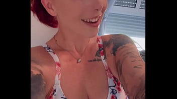 Mittagspause ich lieg nackt und warte auf deine nachricht wie wär’s mit einem kleinen schmutzigen highlight fü