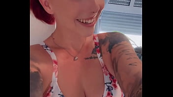 Mittagspause ich lieg nackt und warte auf deine nachricht wie wär’s mit einem kleinen schmutzigen highlight fü