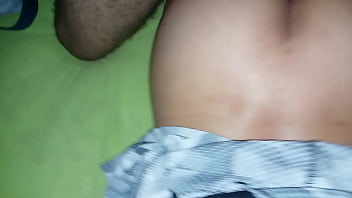 Novinha gemendo no motel com comedor