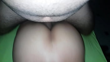 Novinha gemendo no motel com comedor