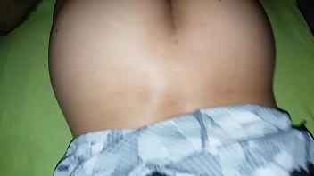 Novinha gemendo no motel com comedor