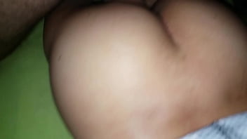 Novinha gemendo no motel com comedor