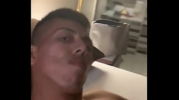 Morena le encanta chupar