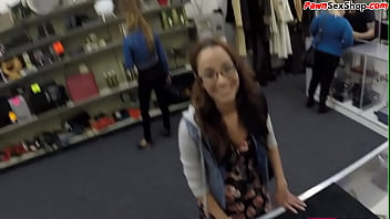 Pawnshop spex babe selling books before pov blowjob
