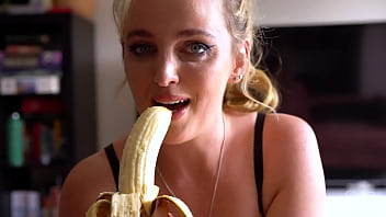 Lucky logan stapleton bangs bubble ass blonde charlie forde