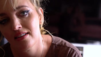 Lucky logan stapleton bangs bubble ass blonde charlie forde