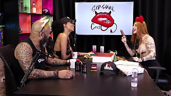 Duas Gostosas Testam O Produto Em Seus Peitos Ruiva Braba Sheer Red thumbnail