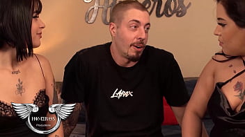 Minhas vizinhas vieram pedir café mas como eu sou bonzinho dei até leite completo sheer red