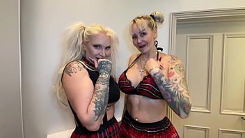 Slutty blondebombshell meets slutty blondebombshell