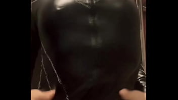 Vocês querem conteúdo com essa roupa