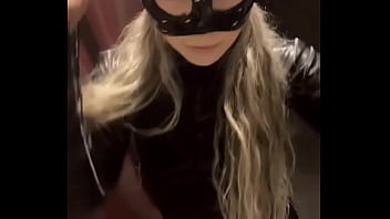 Vocês querem conteúdo com essa roupa