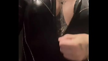 Vocês querem conteúdo com essa roupa