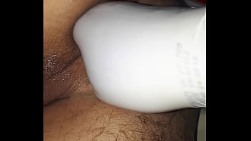 Dedada no cuzinho lisinho