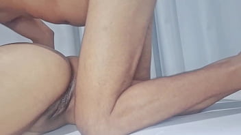 Ganhei uma massagem do meu meio irmão e como termina você pode imaginar