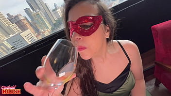 Ela tem uma buceta rosa deliciosa que deixa vários caras foderem à vontade