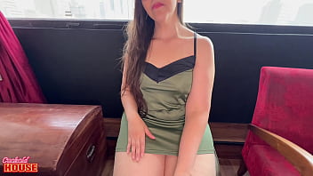 Ela tem uma buceta rosa deliciosa que deixa vários caras foderem à vontade