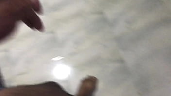 La putita hace una rica mamada profunda y descuidada termina bañada en semen pov esposa caliente hace sexo oral y recibe una gran corrida amateur nora milf andy z 94