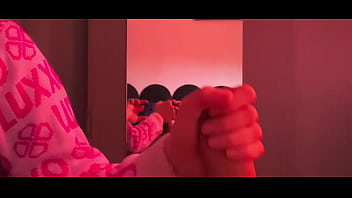 Eu pedi uma punheta mas a gulosa não resistiu