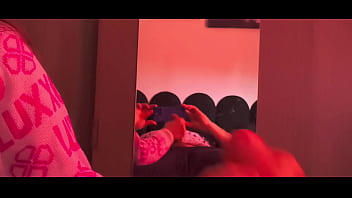 Eu pedi uma punheta mas a gulosa não resistiu