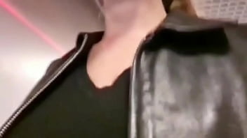 Je ne vais pas t'écrire un roman et te raconter des histoires ici c'est du