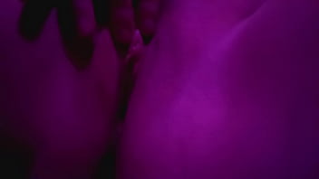 Девушка мастурбирует