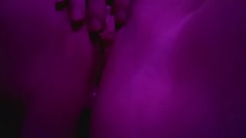 Девушка мастурбирует