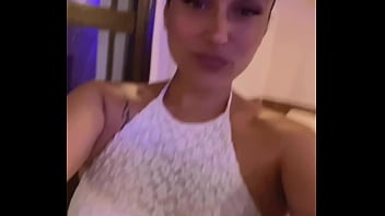 Latina brunette perra