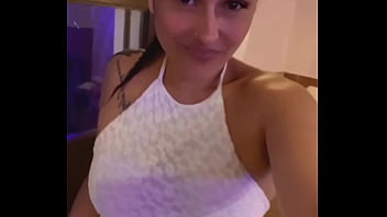 Latina brunette perra